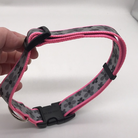 Top Paw Adjustable Reflective Dog Collar (Small to Med.) Pastel Pink/Grey Daisy - Picture 4 of 6